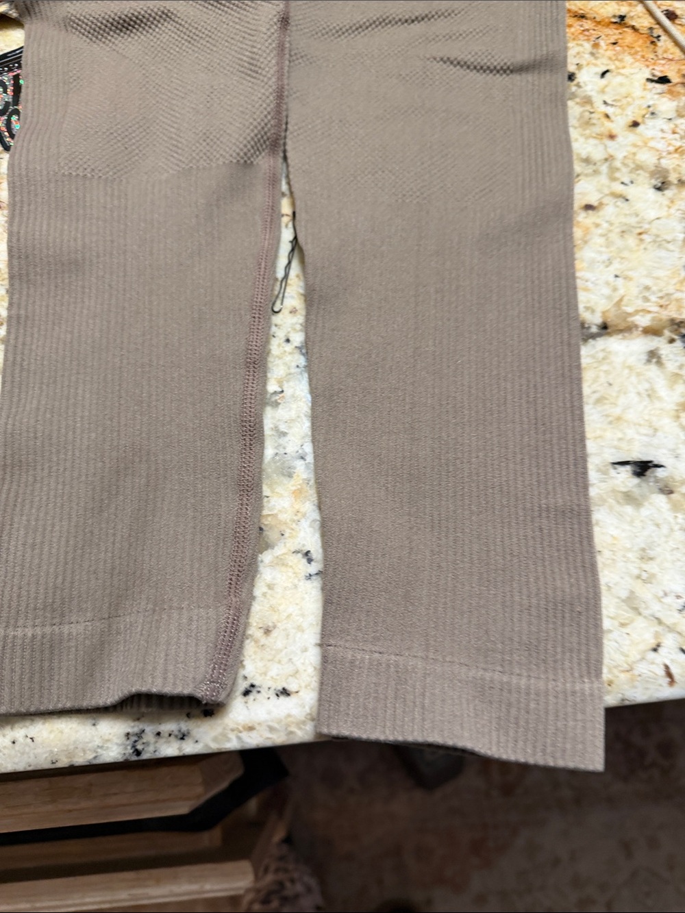 SAVVI Compression Ribbed High-Stretch Leggings - Picture 4 of 9